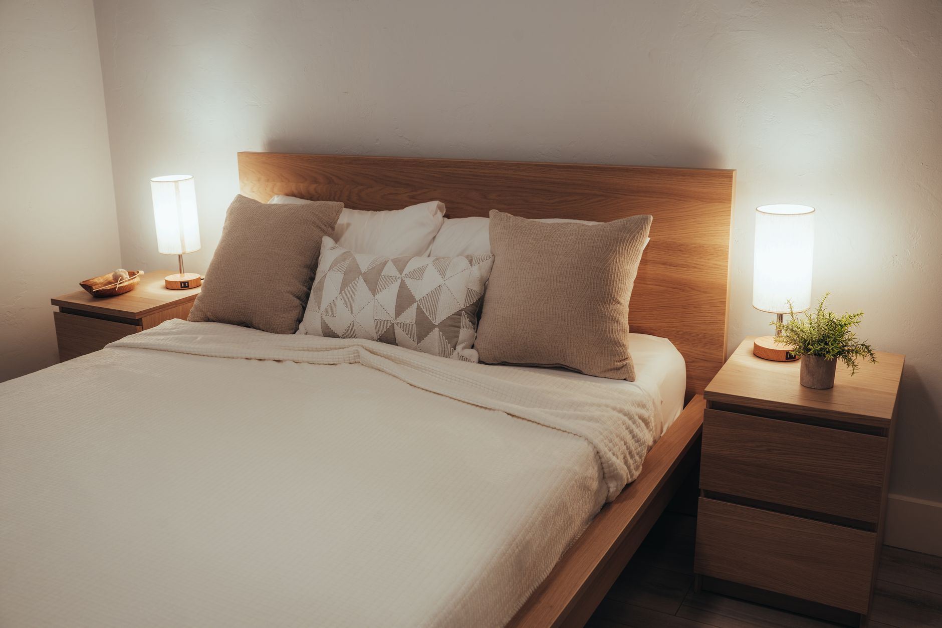 Guide to Bedroom Lighting: Cozy and Functional Ideas