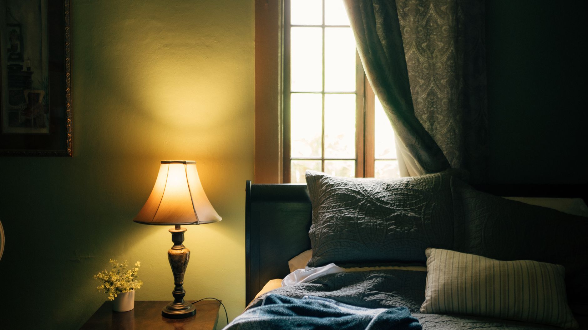 Bedroom Task Lighting Ideas for Reading, Makeup & Work
