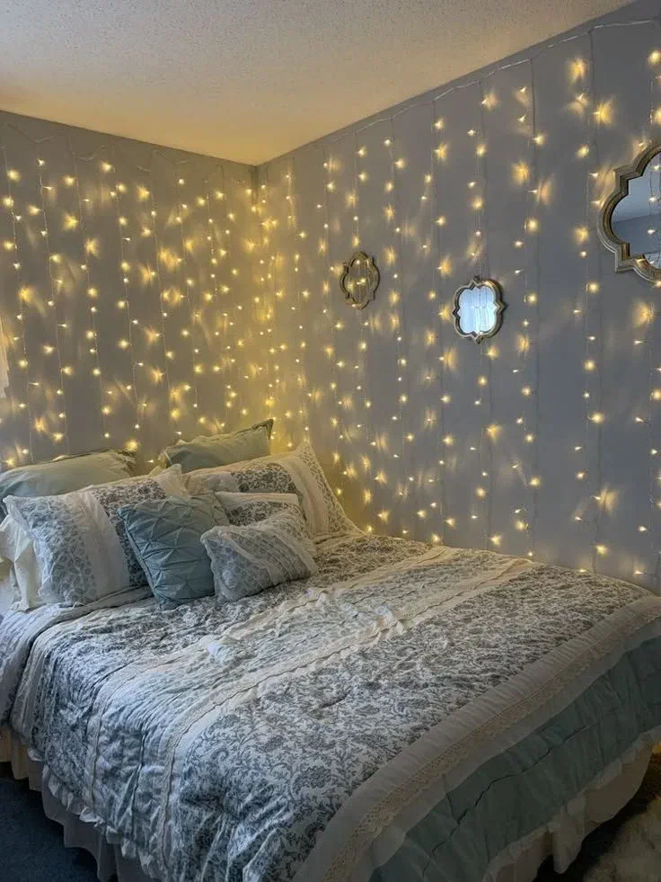 cozy-bedroom-curtain-lights-warm.jpg
